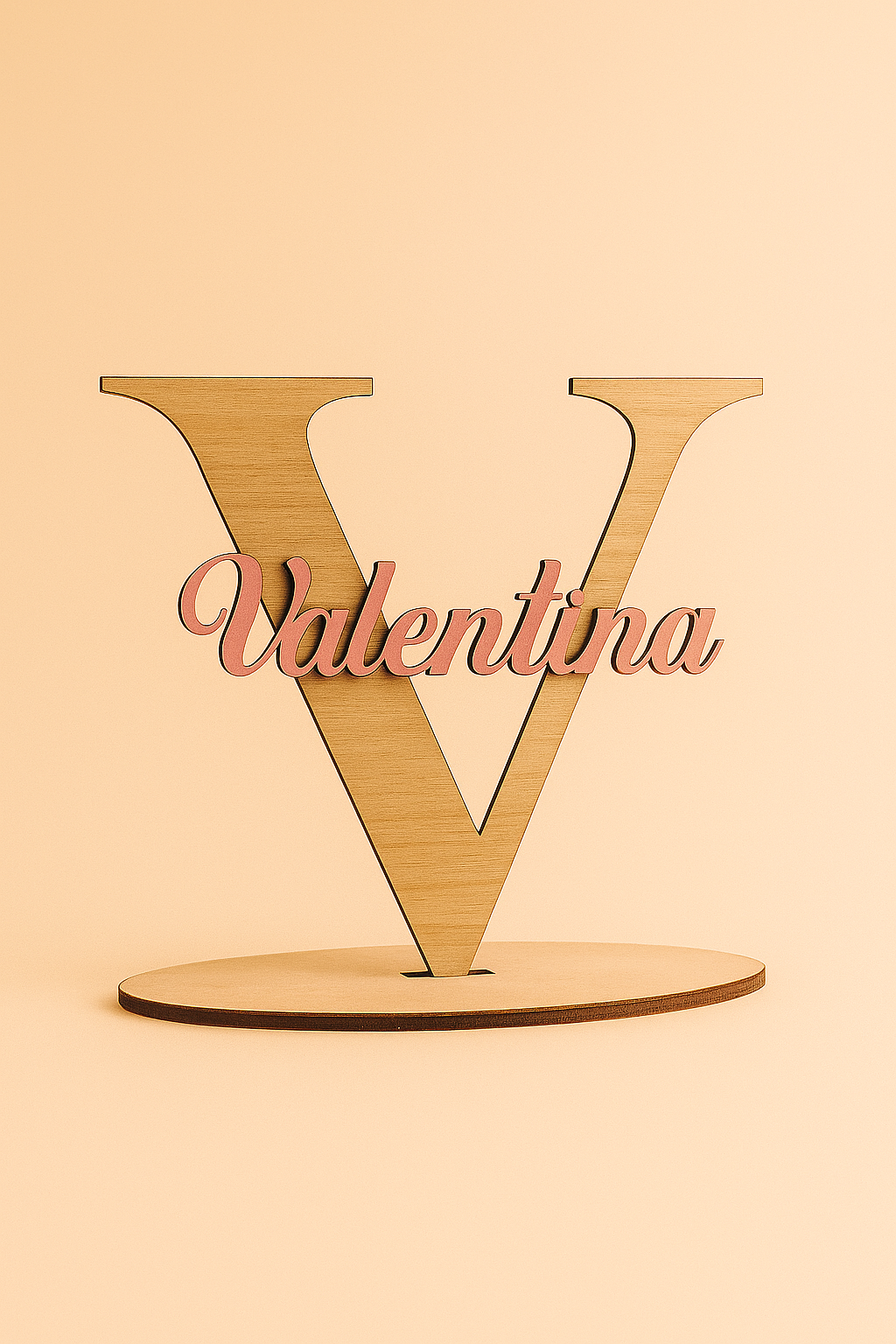 Inicial em madeira com nome em MDF pintado de rosa, decoração personalizada para quartos infantis.