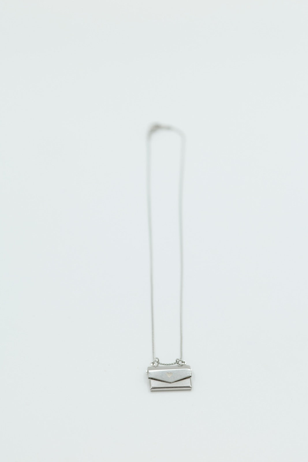 Collar con carta de amor