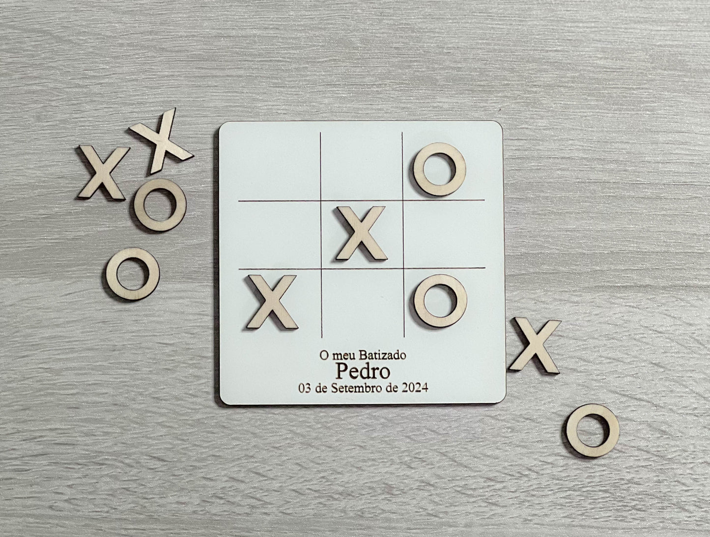 Lembrança de batizado personalizada em forma de jogo do galo com nome e data
