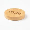 Descubra o abre-cápsulas magnético em bambu personalizado com gravação a laser. Ideal como brinde ecológico para casamentos, empresas ou eventos especiais.
