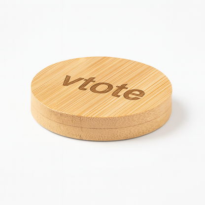 Descubra o abre-cápsulas magnético em bambu personalizado com gravação a laser. Ideal como brinde ecológico para casamentos, empresas ou eventos especiais.