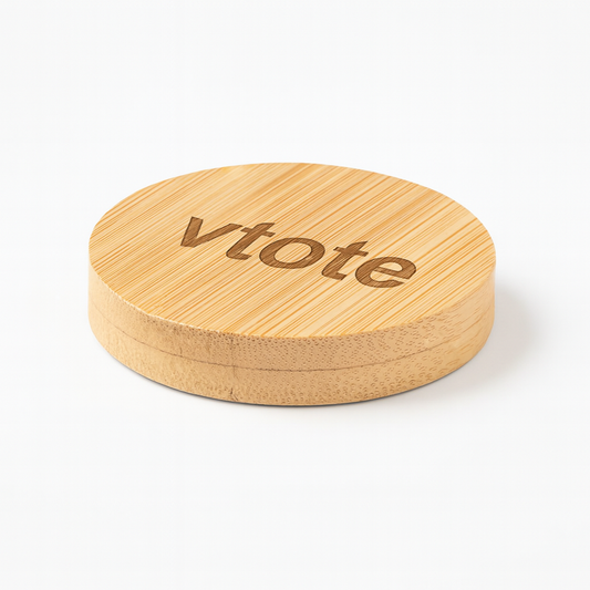 Descubra o abre-cápsulas magnético em bambu personalizado com gravação a laser. Ideal como brinde ecológico para casamentos, empresas ou eventos especiais.