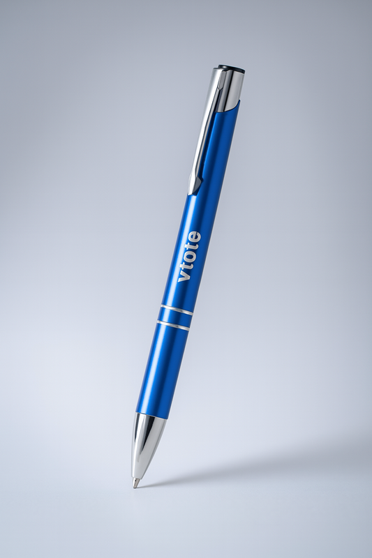 Caneta azul metálica com gravação laser "vtote" e detalhes prateados – ideal para brindes personalizados ou uso profissional.