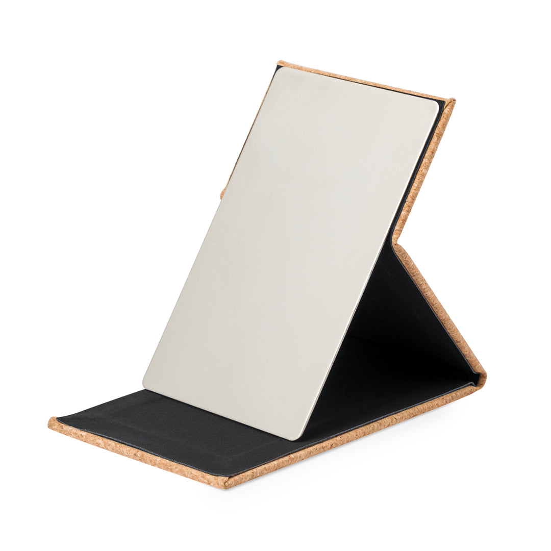 Espelho dobrável em cortiça natural com gravação laser “Vtote”, aberto em posição de suporte sobre fundo neutro, com textura suave e design sustentável.