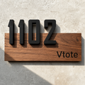 Placa de morada personalizada em madeira com número em relevo. Uma solução moderna para identificar casas, moradias, quintas e alojamentos locais.