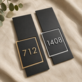 Placas de número personalizadas em acrílico para hotéis, alojamentos, quartos e espaços comerciais. Disponíveis em dourado ou prateado.