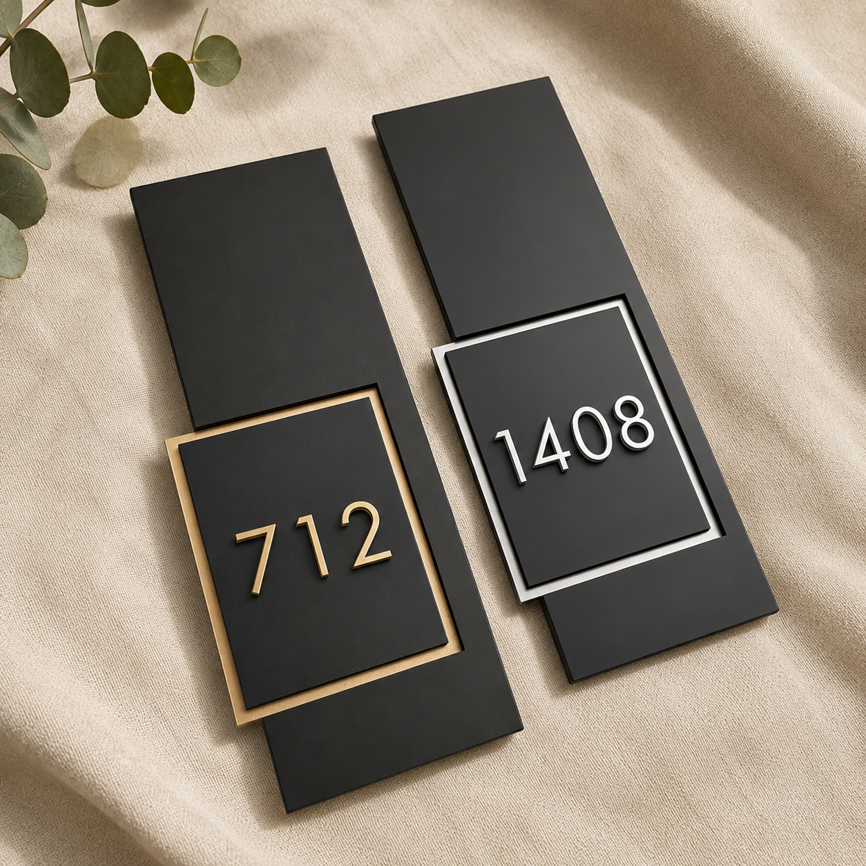 Placas de número personalizadas em acrílico para hotéis, alojamentos, quartos e espaços comerciais. Disponíveis em dourado ou prateado.
