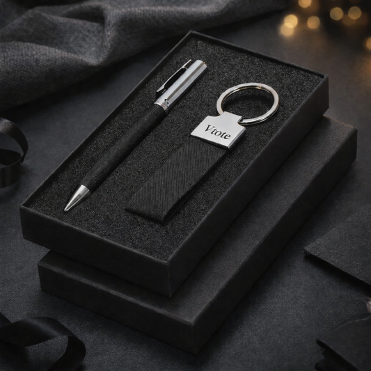 Conjunto RPET sustentável com caneta e porta-chaves personalizados com gravação laser em metal preto
