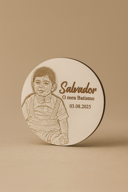 Placa personalizada de batismo em madeira com fotografia gravada a laser, nome Salvador e data
