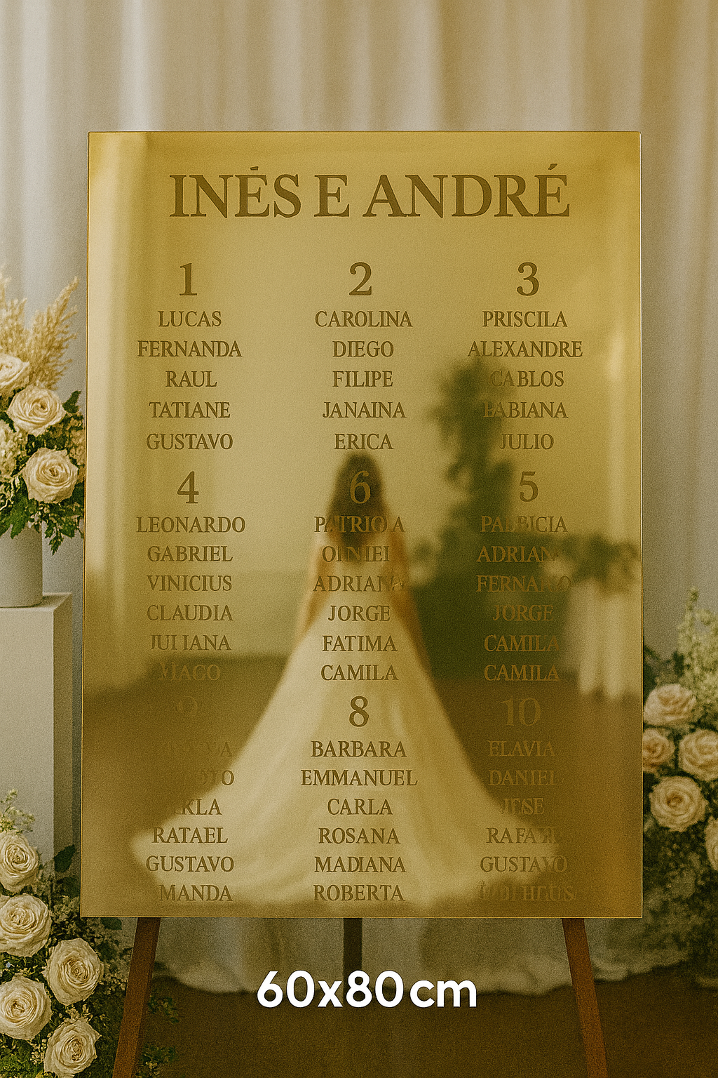 Quadro dourado espelhado de distribuição de mesas personalizado com os nomes Inês e André para casamento, tamanho 60x80cm